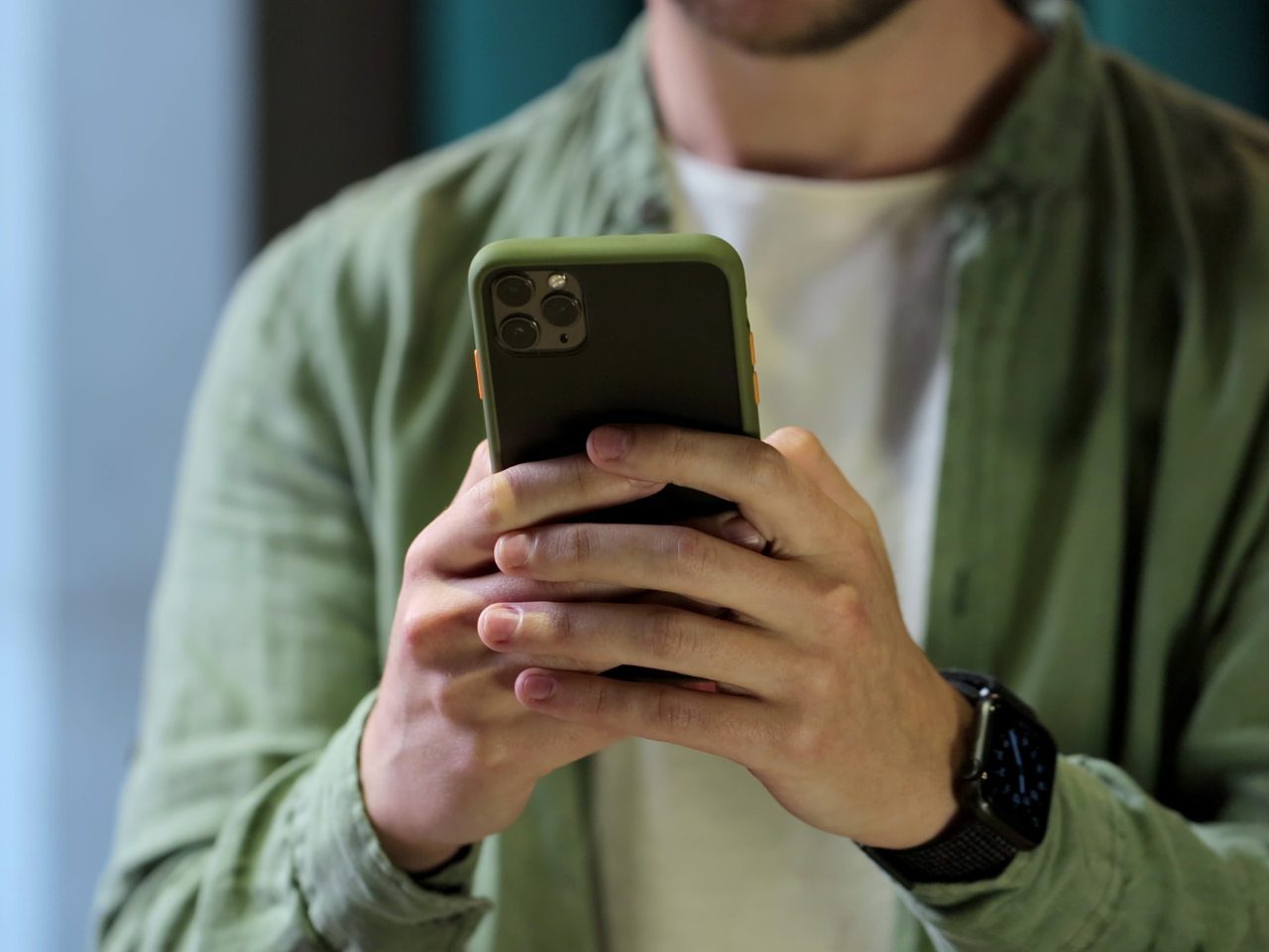 Saat Jempol Tak Bisa Berhenti: Menemukan Ketenangan Lewat Sensory Healing | Toko Psikologi